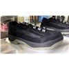 Image 2 : *NEW IN BOX* MEN'S BLACK RUNNING SHOES: SIZE 11