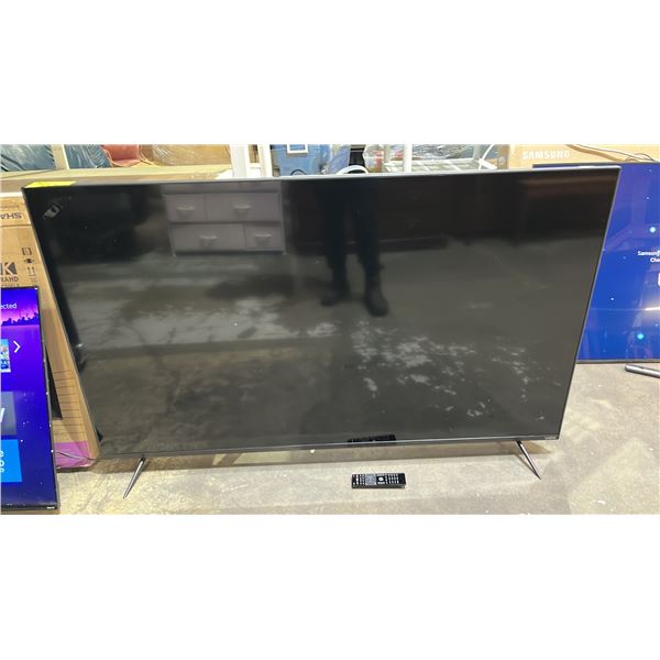 VIZIO 65-INCH M SERIES QUANTUM 4K HDR SMART TV * SCREEN DISCOLORATION IN MIDDLE *