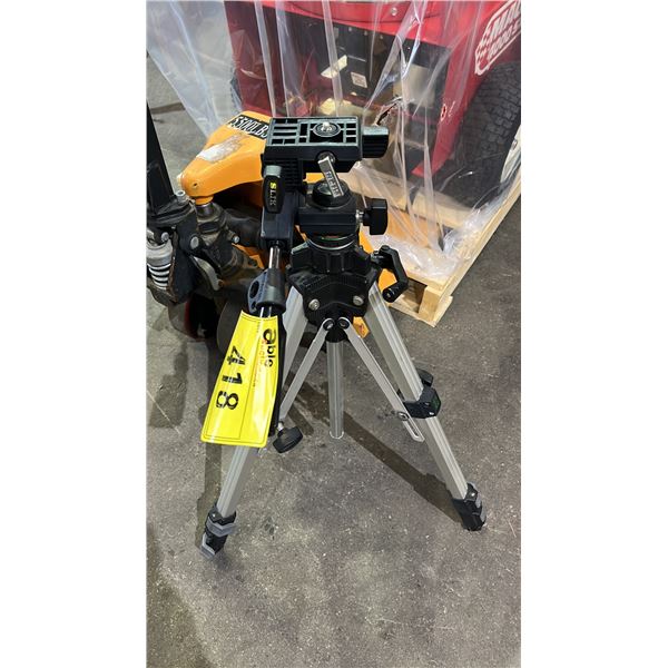 SLIK CAMERA TRIPOD WITH 3-WAY PAN/TILT HEAD