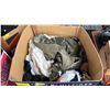 Image 2 : PALLET OF ASSORTED THROW BLANKETS & CLOTHING: UNKNOWN WORKING CONDITION/MAY BE MISSING PARTS & OR