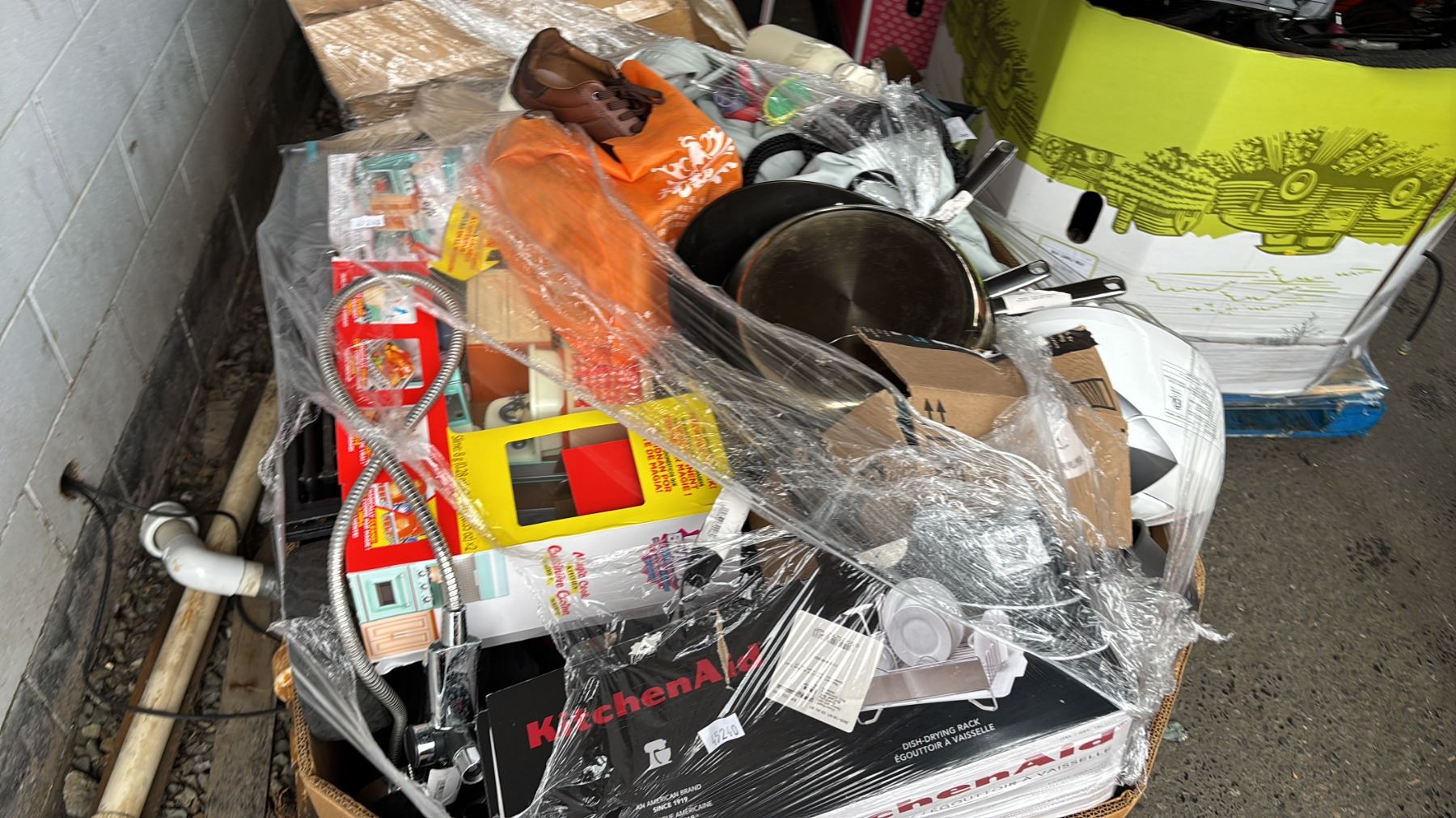 PALLET OF ASSTD. HOME ITEMS INCL.: RICE COOKER, WATER BOTTLES, FRYING ...