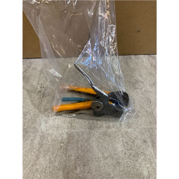 Assortment Of Hardware - Wire Handtools