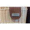 Image 2 : 2 Guess Wicker Purses