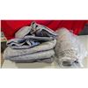 Image 1 : Assorted Moving Blankets