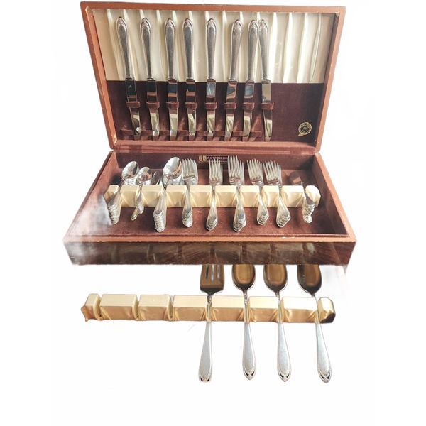 1847 Rogers Bros IS Silverplate Flatware Set with Chest