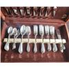 Image 2 : 1847 Rogers Bros IS Silverplate Flatware Set with Chest