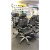 Image 3 : GROUP OF 4 ADJUSTABLE BLACK MESH MOBILE OFFICE CHAIRS