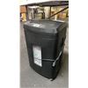 Image 1 : STAPLES OFFICE PAPER SHREDDER