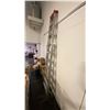 Image 2 : 10' ALUMINUM LADDER