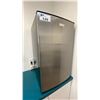 Image 1 : CUISINART STAINLESS STEEL MINI FRIDGE