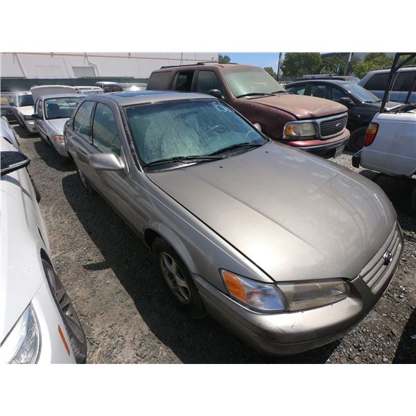 TOYOTA CAMRY 1998 SALV T/DONATION