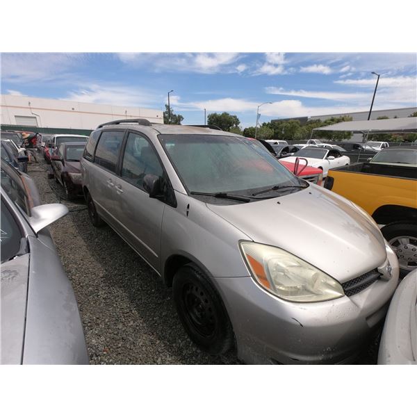 TOYOTA SIENNA 2004 T-DONATION