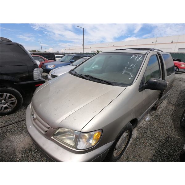 TOYOTA SIENNA 2001 ADT-DONATION