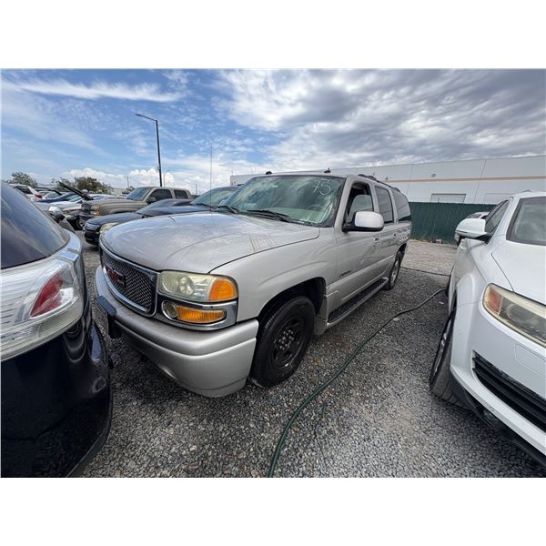GMC YUKON XL 2004 T-2 Days