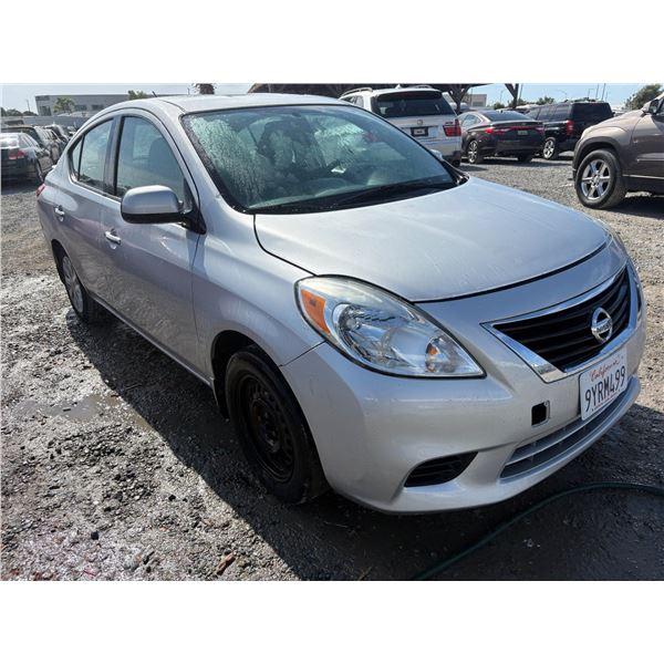 NISSAN VERSA 2014 SALV/T
