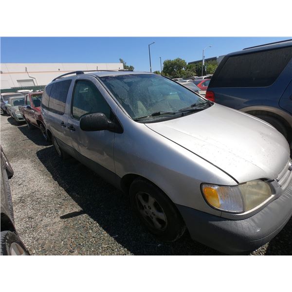 TOYOTA SIENNA 2001 ADT-DONATION