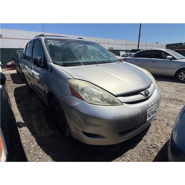 TOYOTA SIENNA 2010 T-DONATION