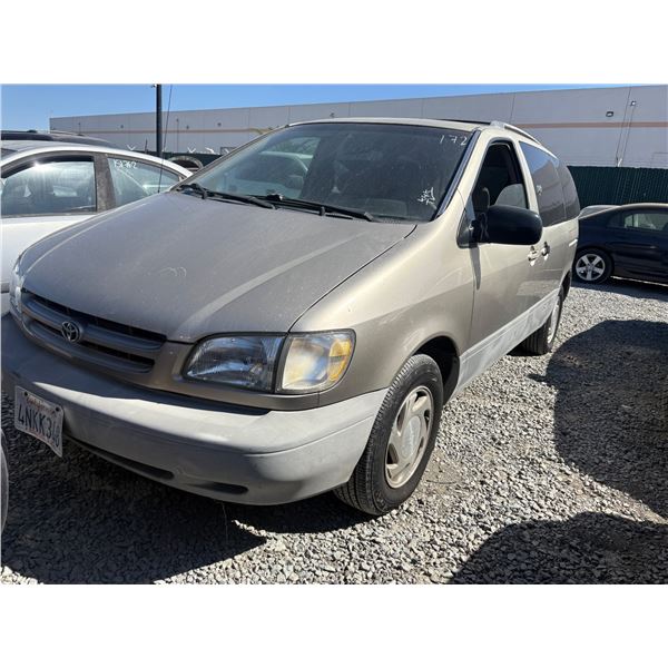 TOYOTA SIENNA 2000 T-DONATION