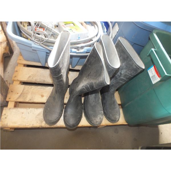 2 Pairs Of Rubber Boots