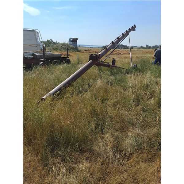 40ft Versatile Auger 8", with PTO