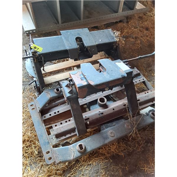 (2) Fifth Wheel Hitch Units