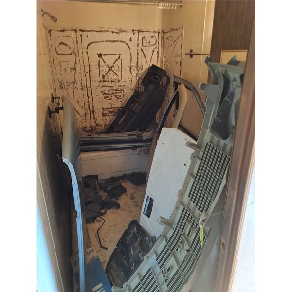 Room Contents - 93 Chev 1/2-Ton Parts