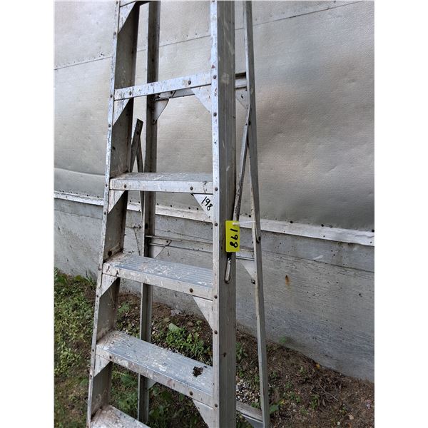 8' Aluminum Ladder