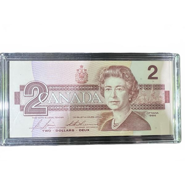 1986 Canadian $2 Banknote With Queen Elizabeth II in Acrylic Case