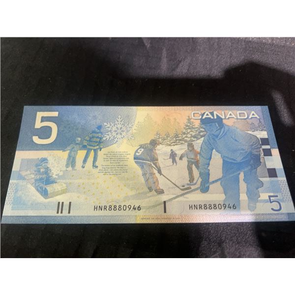 Canada $5 Polymer Banknote HNR8880946 Hockey Scene