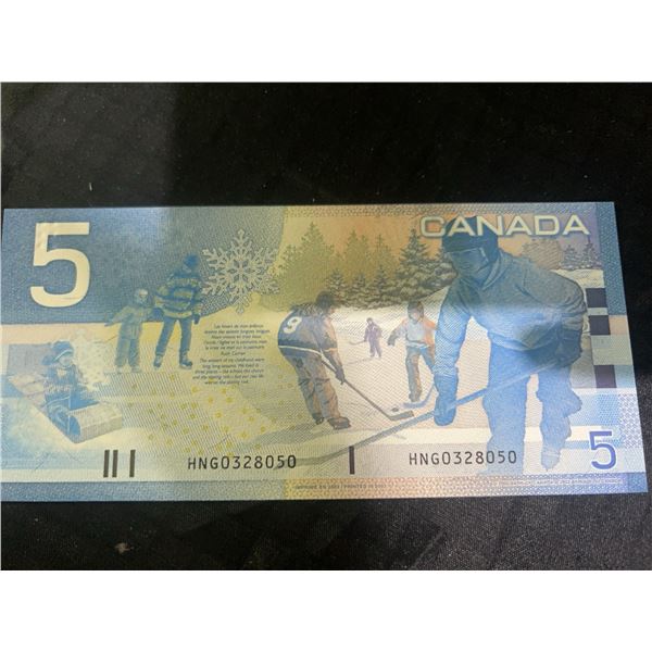 Canadian $5 Polymer Banknote (Hockey Theme) HNG0328050