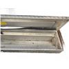 Image 7 : Lund Challenger Diamond Plate Aluminum Truck Tool Box