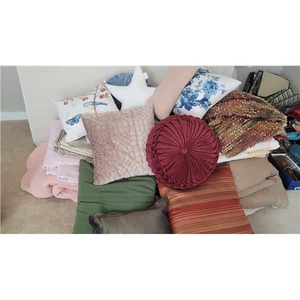 Bedding, Pillows A