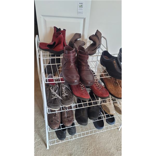 15 Pairs of Ladies Winter Shoes A