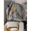 Image 13 : Bathroom B