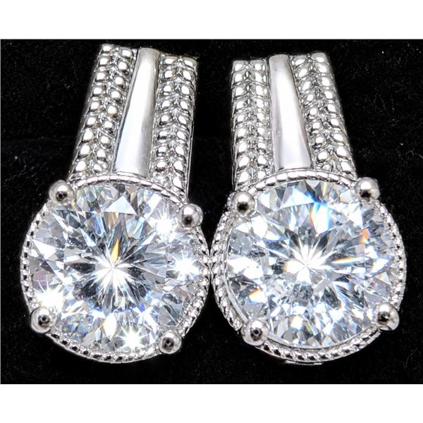 Silver(4.54g), White Topaz (2ct) Earring Retail value $280
