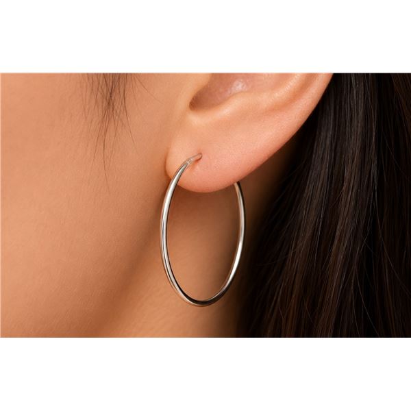Silver(1.47g), Hoop Earring Retail value $50