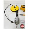 Image 4 : Retractable Trouble Light & 2 Ton Hydraulic Floor Jack