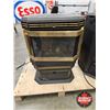 Image 2 : 2001 Warnock Hersey Wood Pellet Stove  (Measures : 30-1/2"H x 22"W x 24"D)
