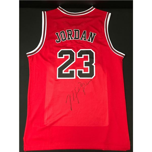 MICHAEL JORDAN SIGNED CHICAGO BULLS JERSEY