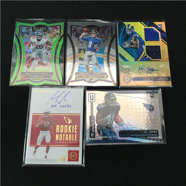 LOT OF 5 FOOTBALL TRADING CARDS INCLUDING SIGNED AND ROOKIES