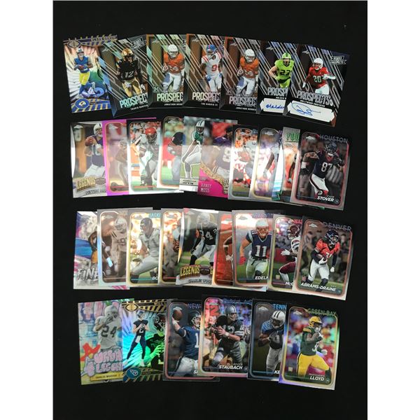 LARGE LOT OF MIXED FOOTBALL TRADING CARDS INCLUDING SOME SIGNED