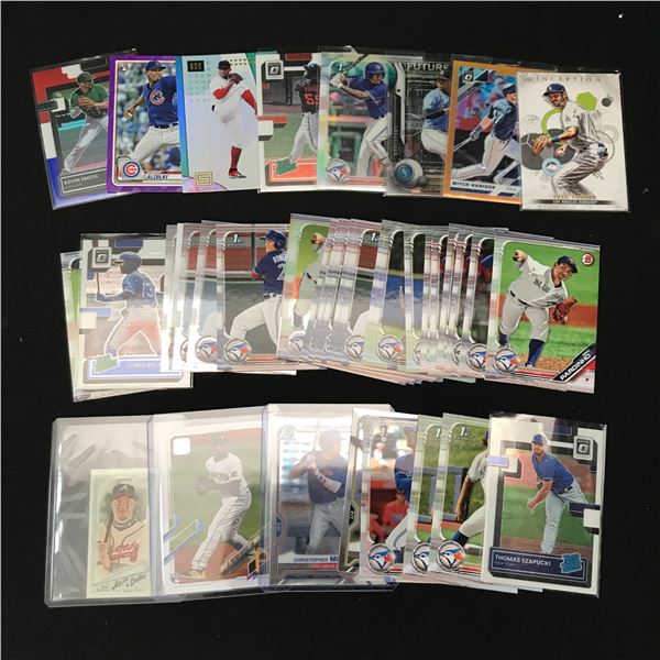 LARGE LOT OF BASEBALL TRADING CARDS - INCLUDING ROOKIES