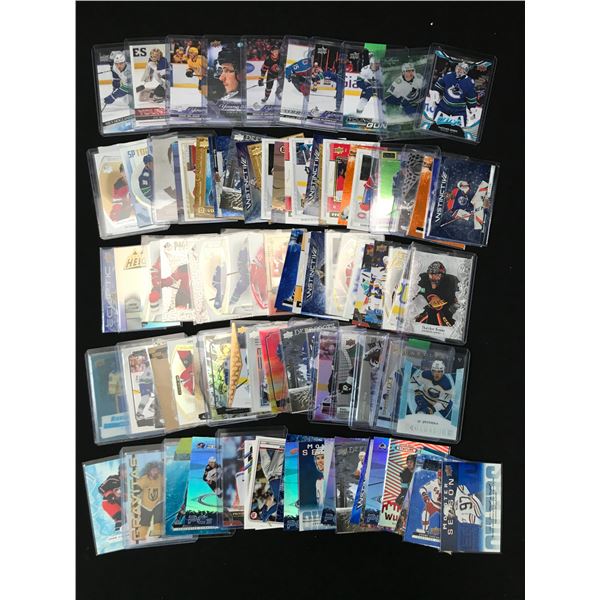 LARGE LOT OF LOOSE HOCKEY TRADING CARDS - INCLUDING YOUNG GUNS