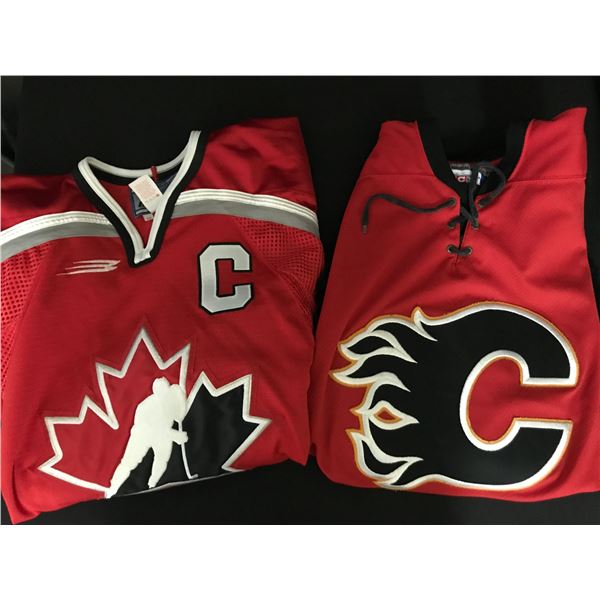 2 HOCKEY JERSEYS (LINDROS BAUER PRO TEAM CANADA )