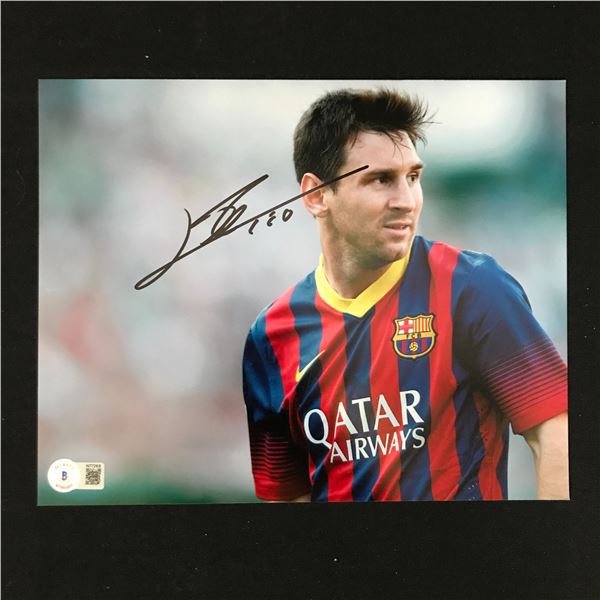 LIONEL MESSI SIGNED 8X10 - BECKETT COA