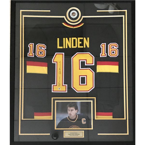 TREVOR LINDEN SIGNED AND FRAMED VANCOUVER CANUCKS HOCKEY JERSEY EAST COAST COA