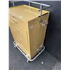Image 5 : Armstrong Medical A-SMART Cart System with Accessories