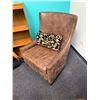 Image 5 : Upholstered Chair w/ Stud Accents & Throw Pillow 31" x 27" x 41"H