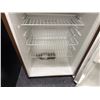 Image 4 : Sanyo Mini Refrigerator 18.5" x 17.5" x 22"H