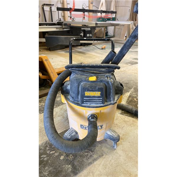 DEWALT DXV14P, 14 GALLON HEAVY DUTY WET/DRY SHOP VAC WITH HOSE & ATTACHMENTS